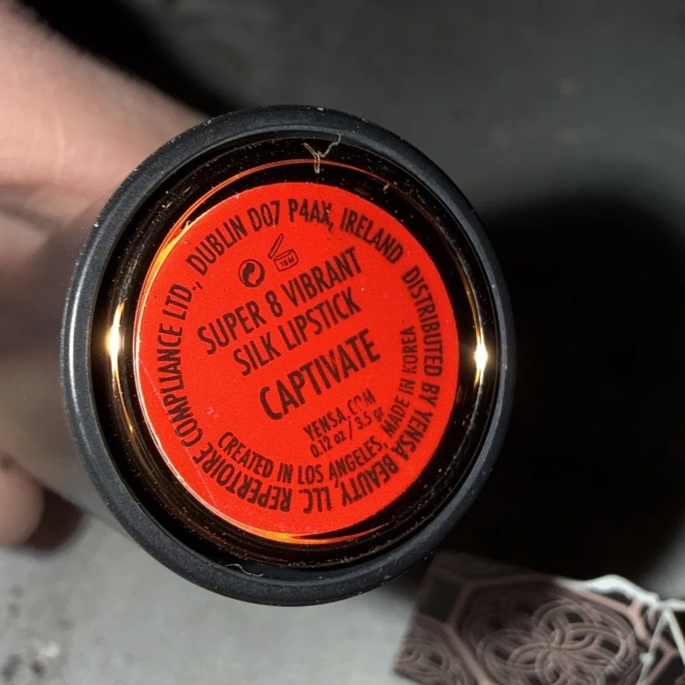 YENSA ~ SUPER & VIBRANT SILK LIPSTICK‎ ~ CAPTIVATE ~ 0.12 OZ ~ NIB